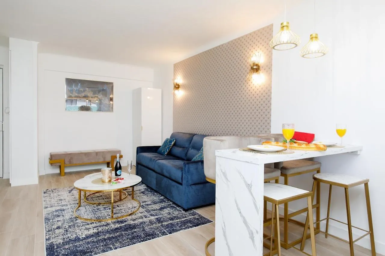 Perle Doree Yourhosthelper Cannes 0*,  France