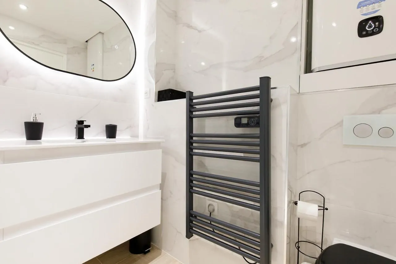 Perle Doree Yourhosthelper Cannes 0*,